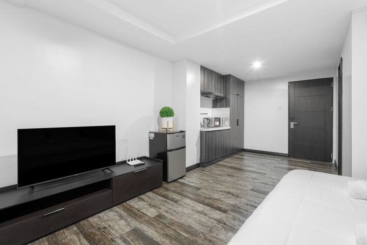 Room 5 of 9