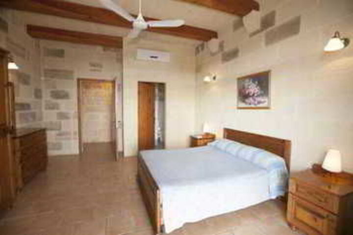 Room 6 of 12
