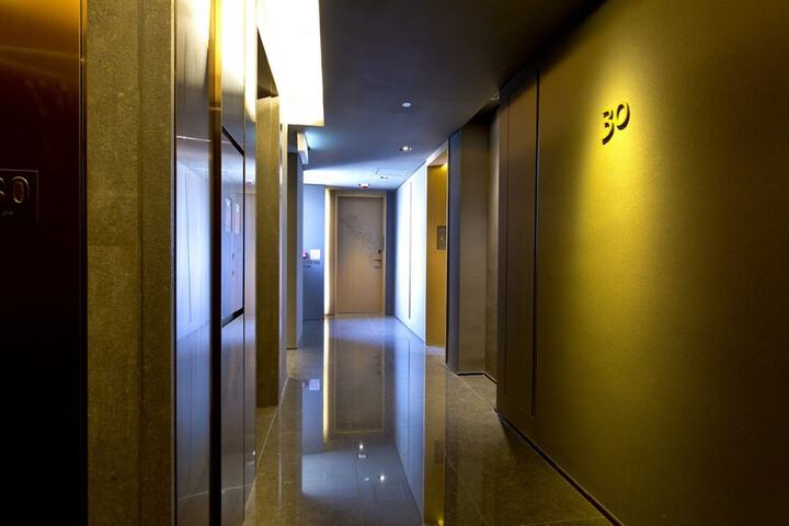 Ballroom/Hall 33 of 36