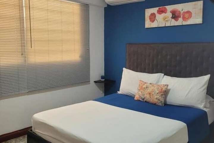 Room 4 of 32