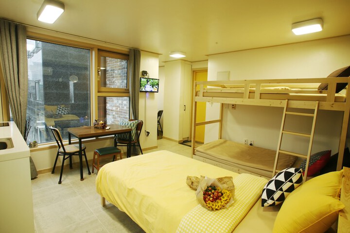 Room 14 of 122