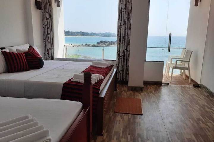 Room 4 of 25