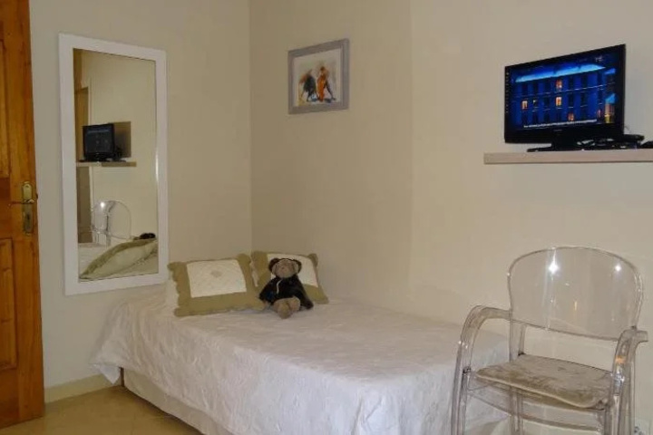 Room 3 of 10