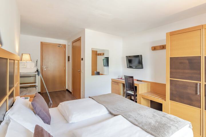 Room 4 of 23
