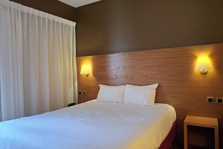 Room 33 of 81