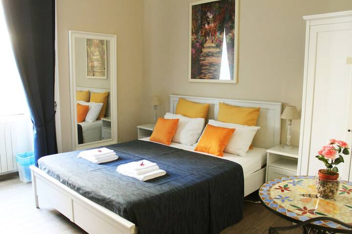 Room 6 of 28
