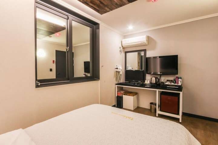 Room 82 of 118