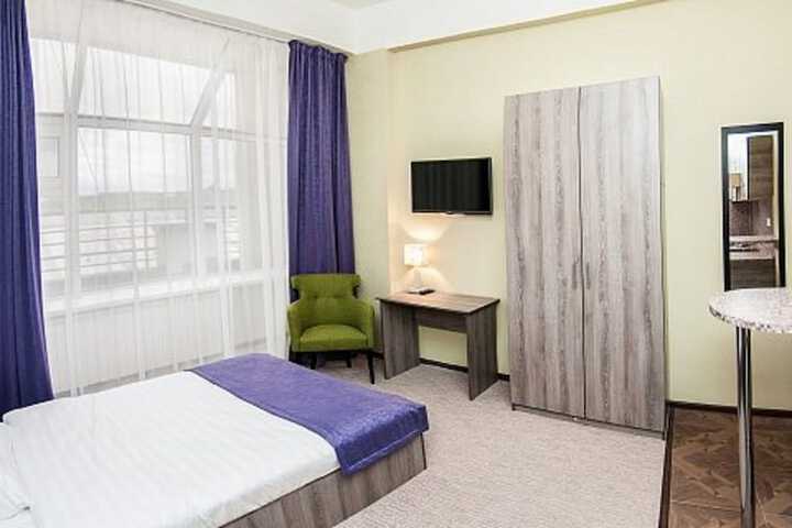 Room 10 of 68