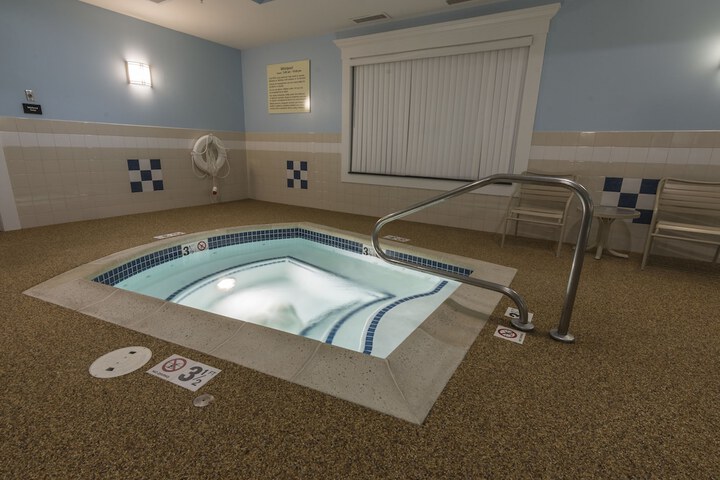 Indoor spa tub