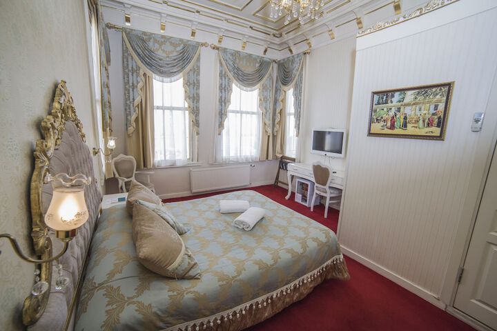 Room 13 of 89