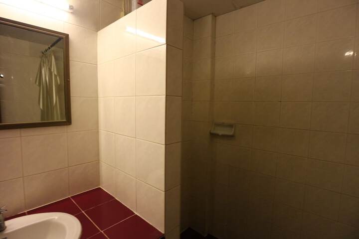 Room 21 of 39