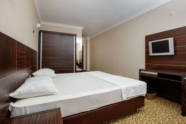 Room 5 of 24