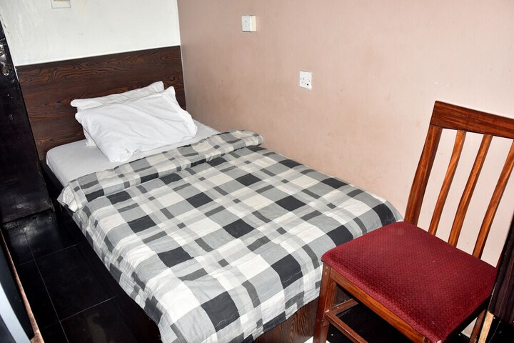 Room 5 of 18