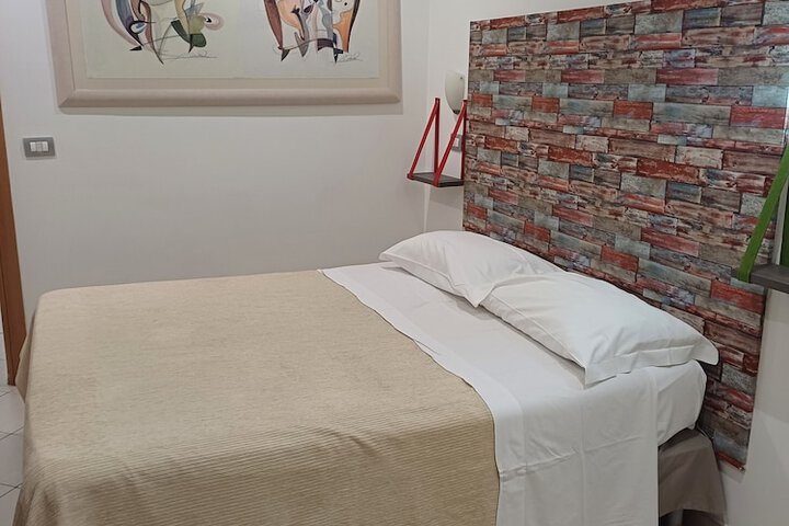 Room 5 of 43