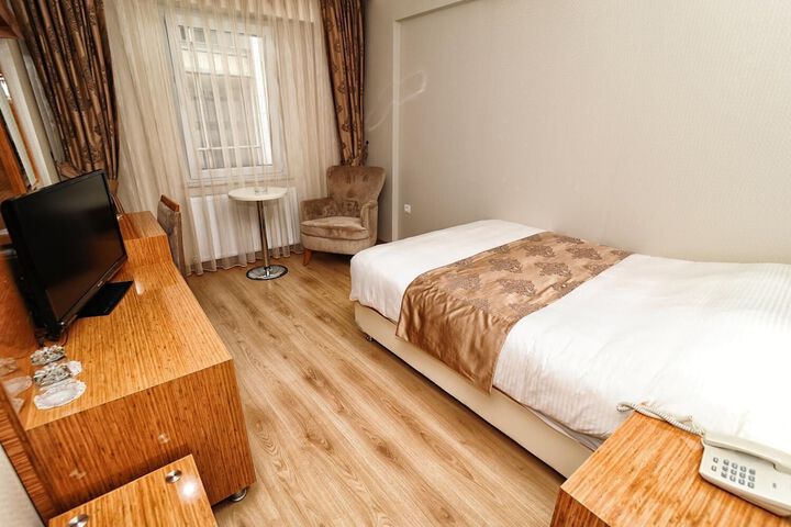 Room 15 of 36