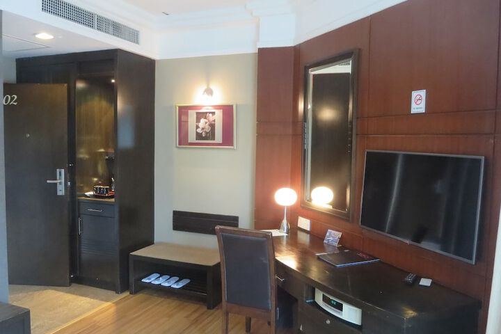 Room 8 of 40