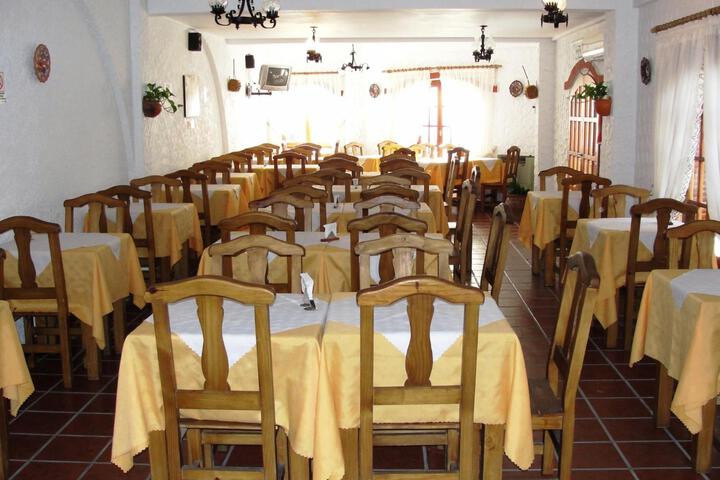 Dining 20 of 27
