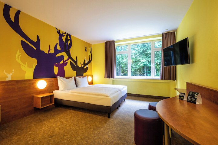 Room 18 of 118
