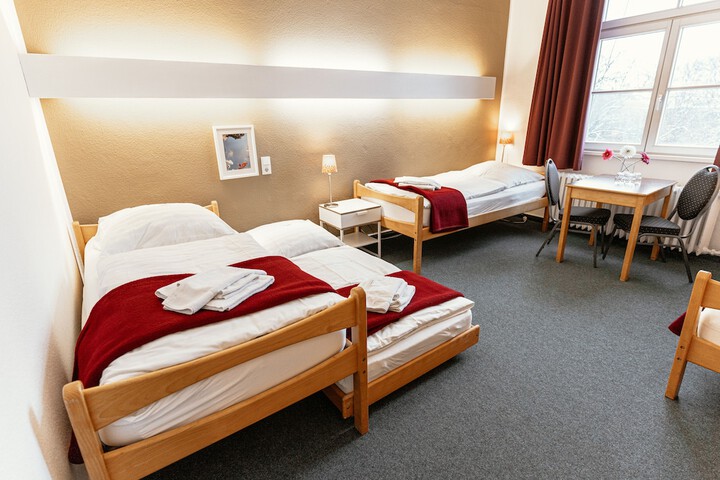 Room 5 of 12