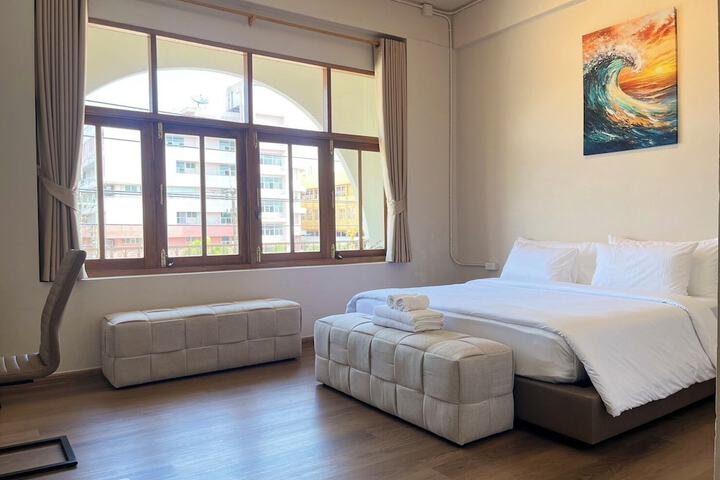 Room 28 of 63