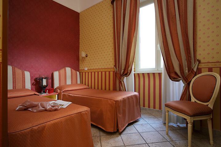 Room 16 of 39