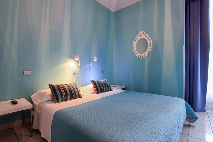 Room 5 of 32