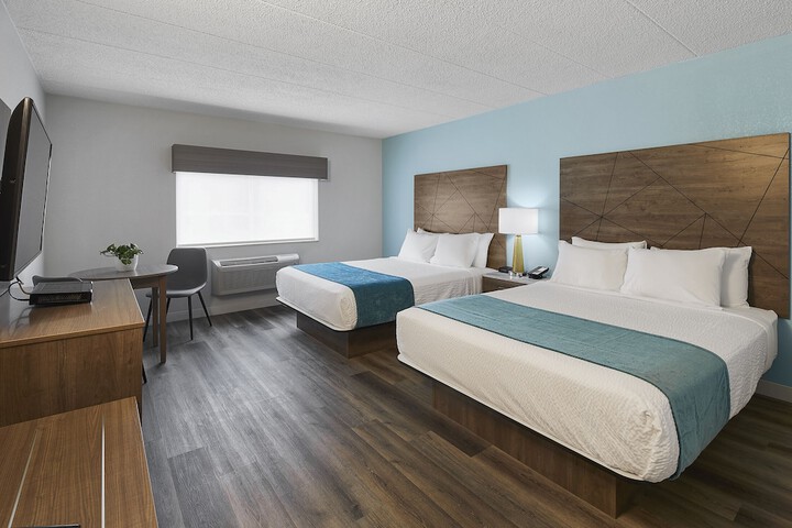 2 Queen Beds (2 of 2)