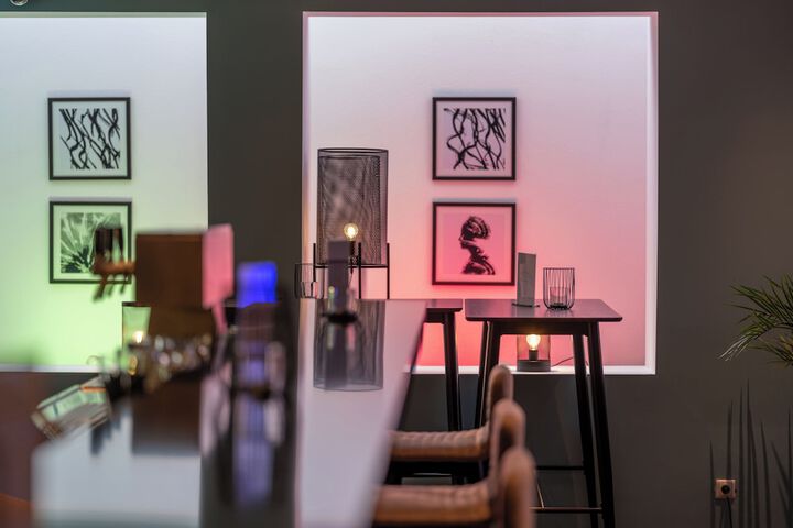 Lounge 32 of 51