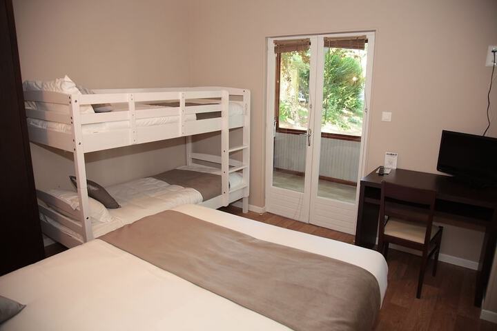 Room 4 of 49
