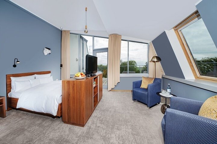 Room 73 of 128