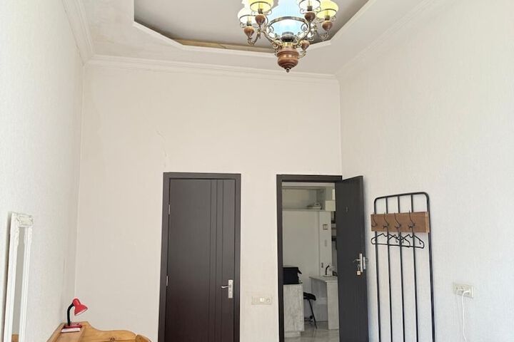 Room 21 of 120