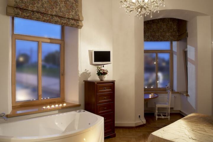 Room 4 of 26