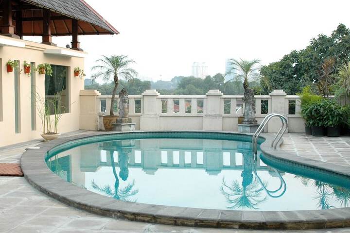 Hotel Pool