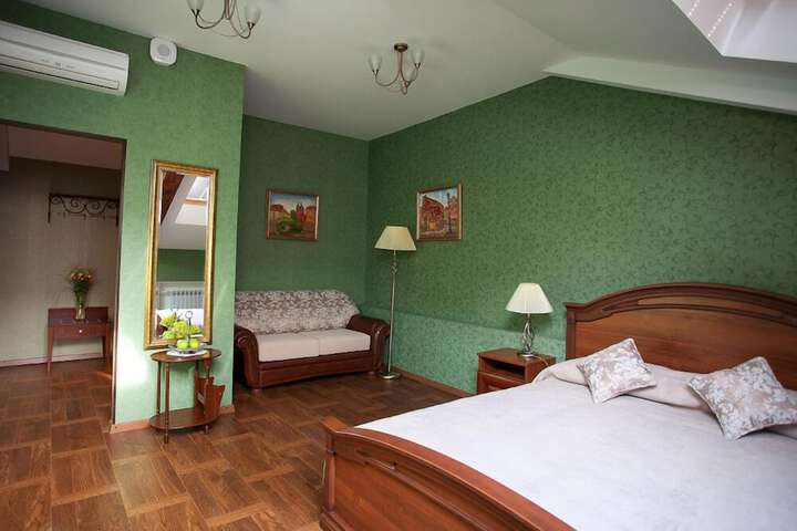 Room 15 of 34