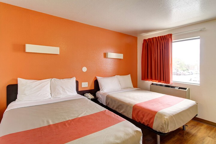 Deluxe Room 2 Double Beds Refrigerator, Microwave (1 of 4)