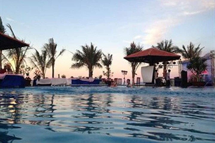 Pool 13 of 25