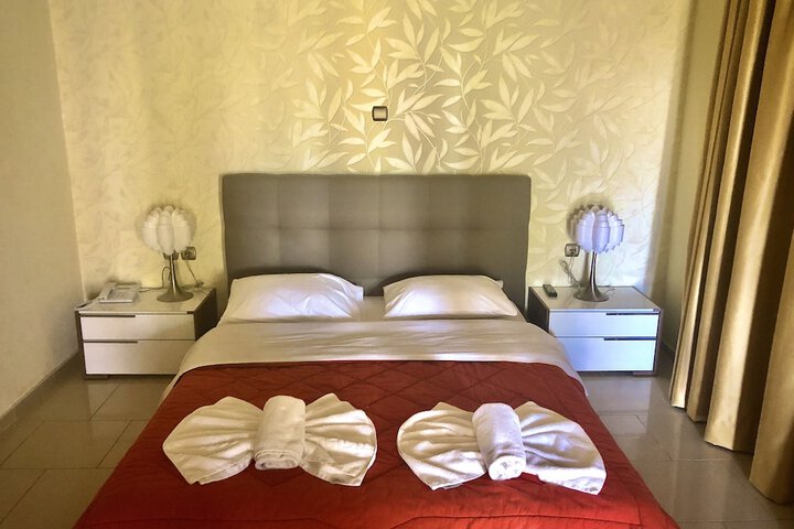 Room 2 of 43