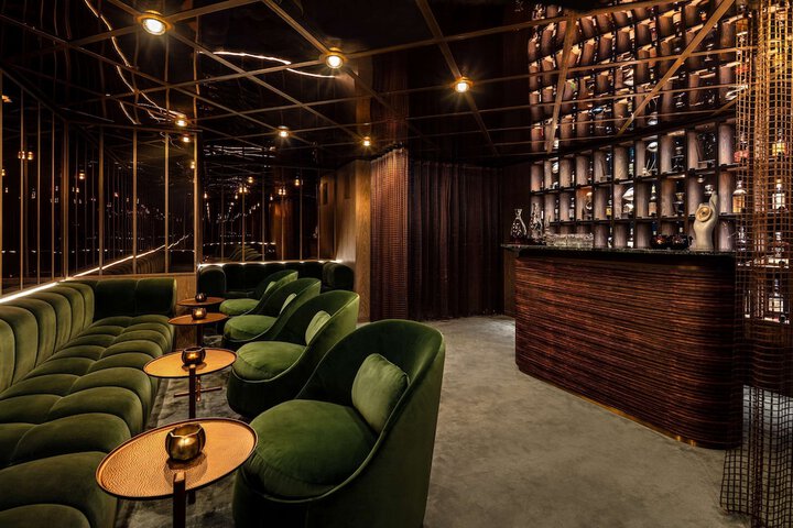 Lounge 82 of 103