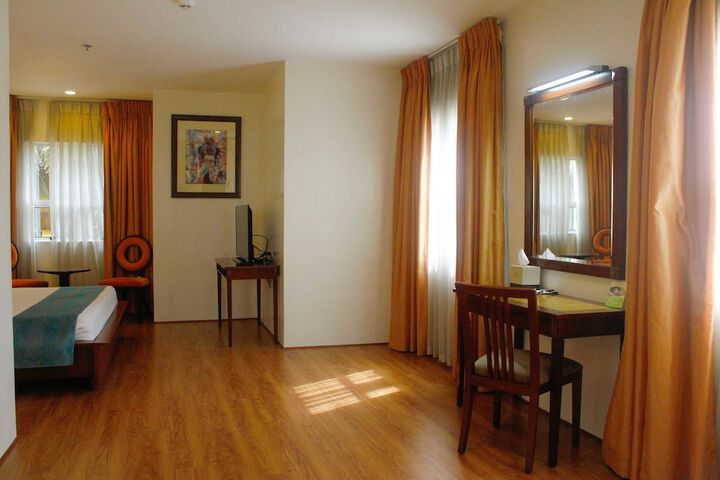 Room 6 of 36