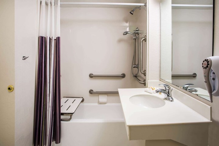 1 King Bed Bathtub Accessible (12 of 19)