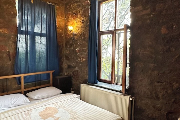 Room 6 of 43