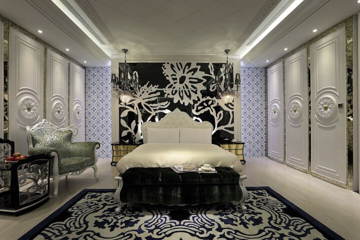 Room 9 of 38
