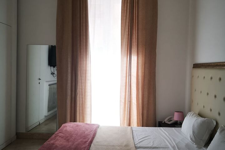Room 13 of 40