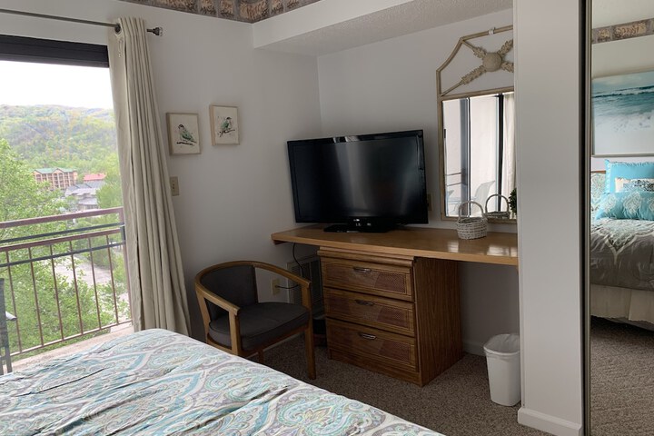 Room 10 of 186