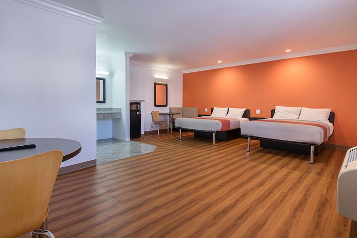 Room 15 of 34