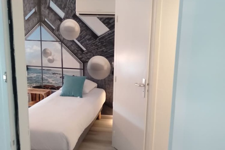 Room 12 of 29