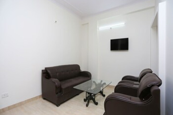 Room 4 of 16