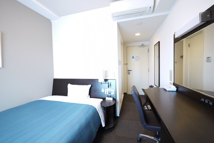 Room 13 of 38
