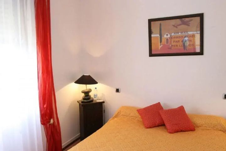 Room 4 of 18