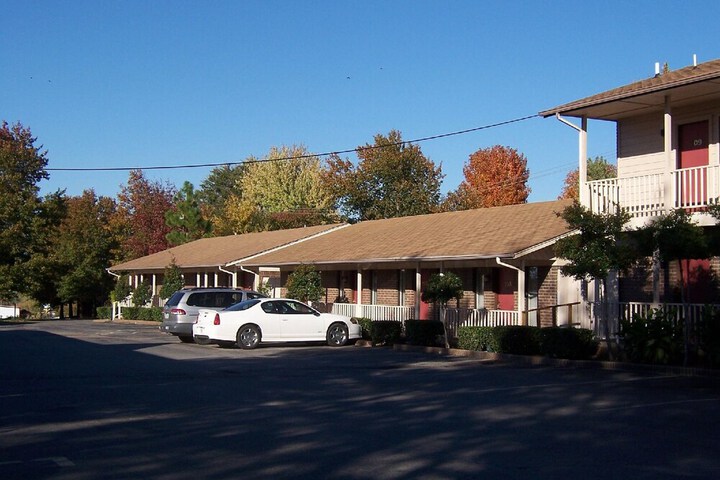 Oak Hill Inn Suites Tahlequah Ok 2600 South Muskogee 74464